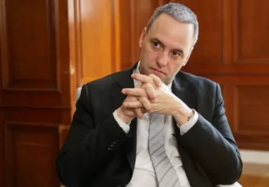 Vínculo legal: El abogado de Manuel Adorni defiende también a la familia implicada en el caso $LIBRA