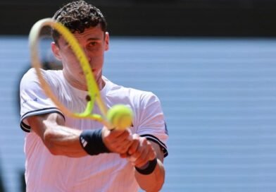 Histórico golpe en Roland Garros: el argentino Cerúndolo elimina al líder mundial Jannik Sinner