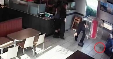 Investigan la muerte de una anciana tras enfrentarse a golpes con empleadas de una cafetería en EE. UU.