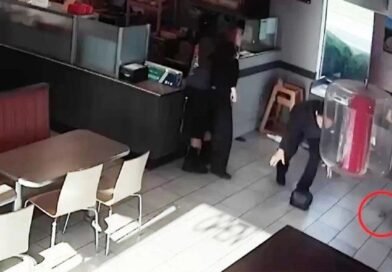 Investigan la muerte de una anciana tras enfrentarse a golpes con empleadas de una cafetería en EE. UU.