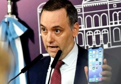 Fallas ortográficas y rechazo gremial obligan a Manuel Adorni a retirar anuncios sobre el Hospital Garrahan
