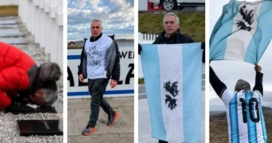 Histórico Homenaje: Veteranos y Familiares Izan Bandera Argentina en Malvinas Tras 44 Años