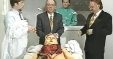 El Fenómeno de la Autopsia Alienígena: La Controversial Recreación de Chiche Gelblung en la Televisión Argentina